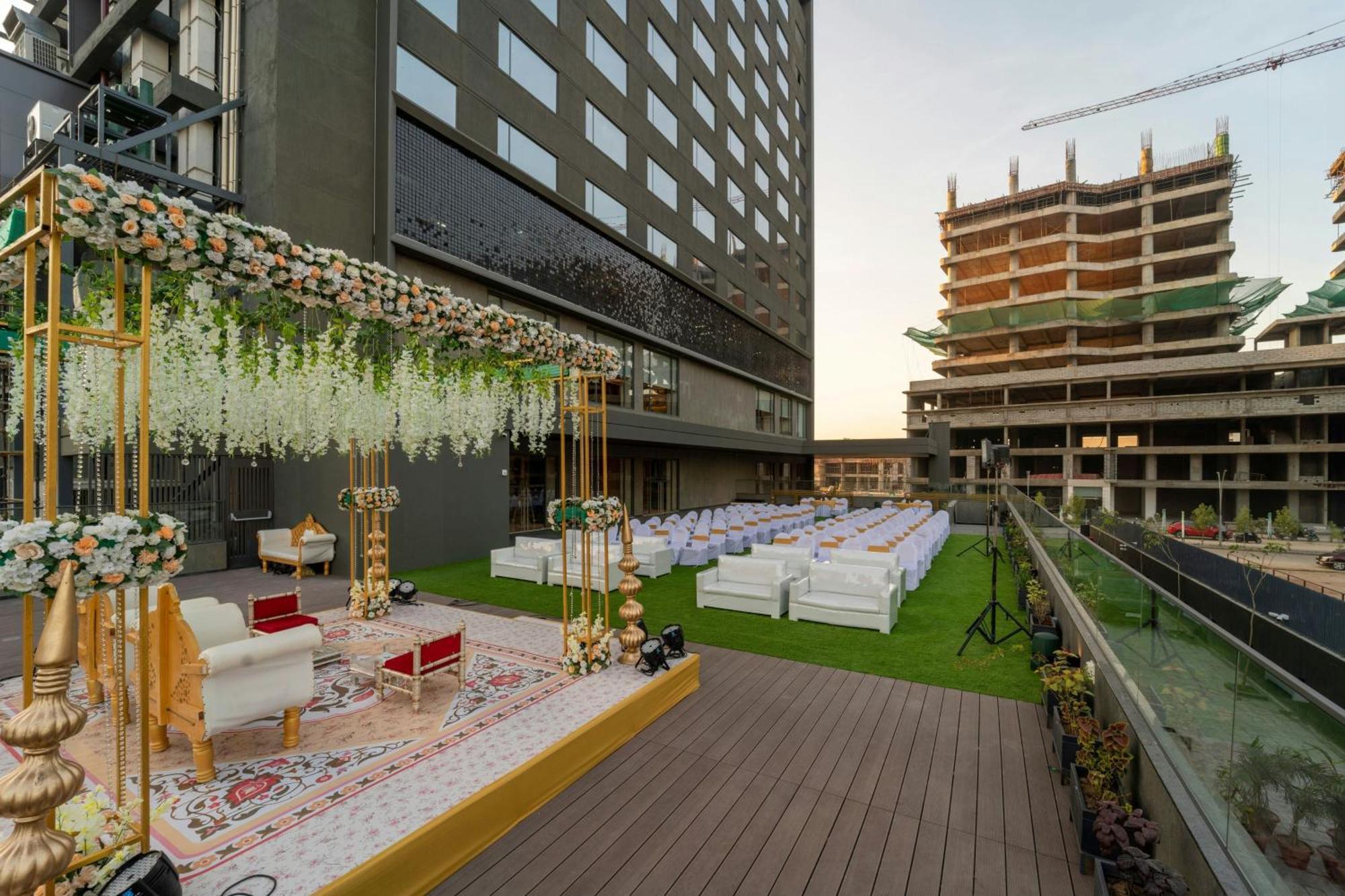 Courtyard By Marriott 바도다라 외부 사진
